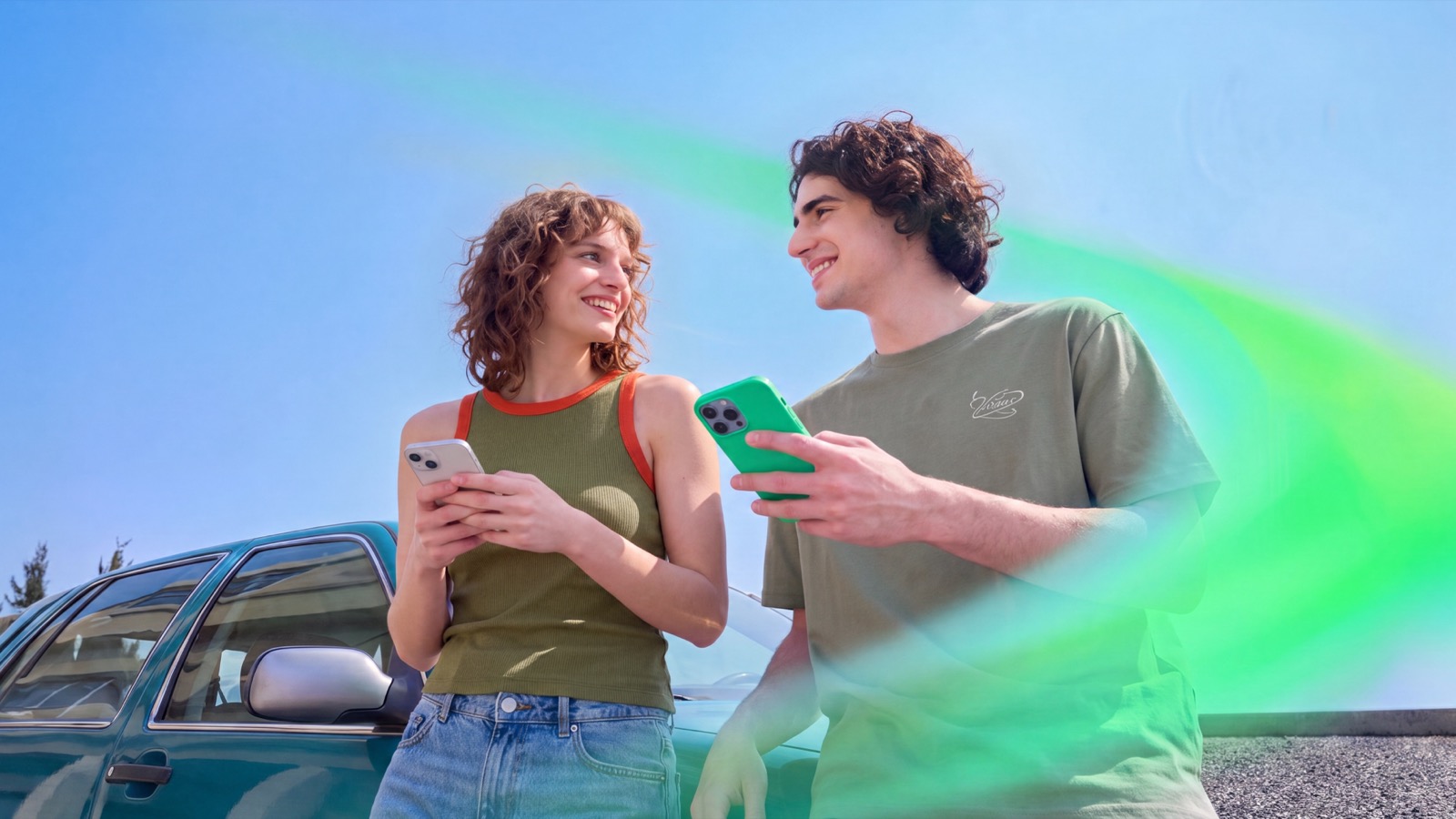 Imagen de marca de niba: dos personas gestionando su energía desde el móvil